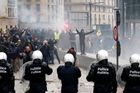 Na bruselské demonstraci pravice proti migračnímu paktu zadržela policie 90 lidí