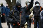 Separatisté zaútočili na ukrajinská kasárna, tři zemřeli