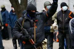 Separatisté zaútočili na ukrajinská kasárna, tři zemřeli