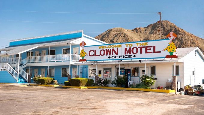 Klaunský motel v Tonopah.