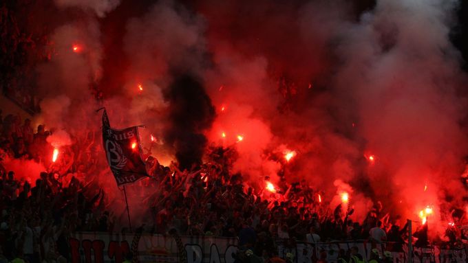 Prohlédněte si fotografie ze sobotního derby Slavia - Sparta, v němž byli už počtvrté za sebou úspěšnější fotbalisté z Letné.