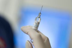 Česko bude mít očkovací dávku proti chřipce jen pro asi devět procent populace