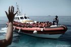 Loď Aquarius s 58 migranty na palubě zakotví na Maltě. Portugalsko přijme 10 lidí