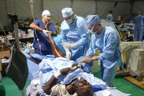 Dobrovolníci a lékaři Člověka v tísni pomáhají na Haiti