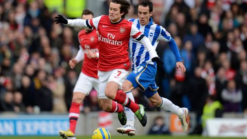 Záložník Arsenalu Tomáš Rosický se vrátil po zranění v pohárovém utkání proti týmu Brighton and Hove Albion's