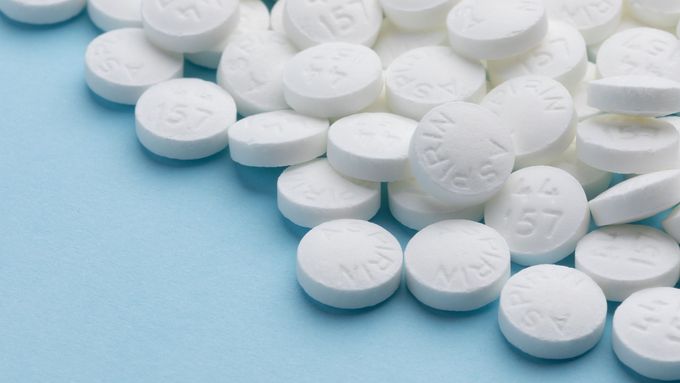 Aspirin je na trhu více než sto let a stojí jen pár korun.