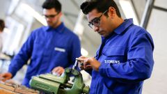 Kvalifikační kursy pro uprchlíky organizuje koncern Siemens.