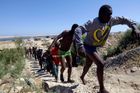 Macron a Merkelová vyzvali k prověřování migrantů už v Africe. Chceme činy, reagují tamní lídři
