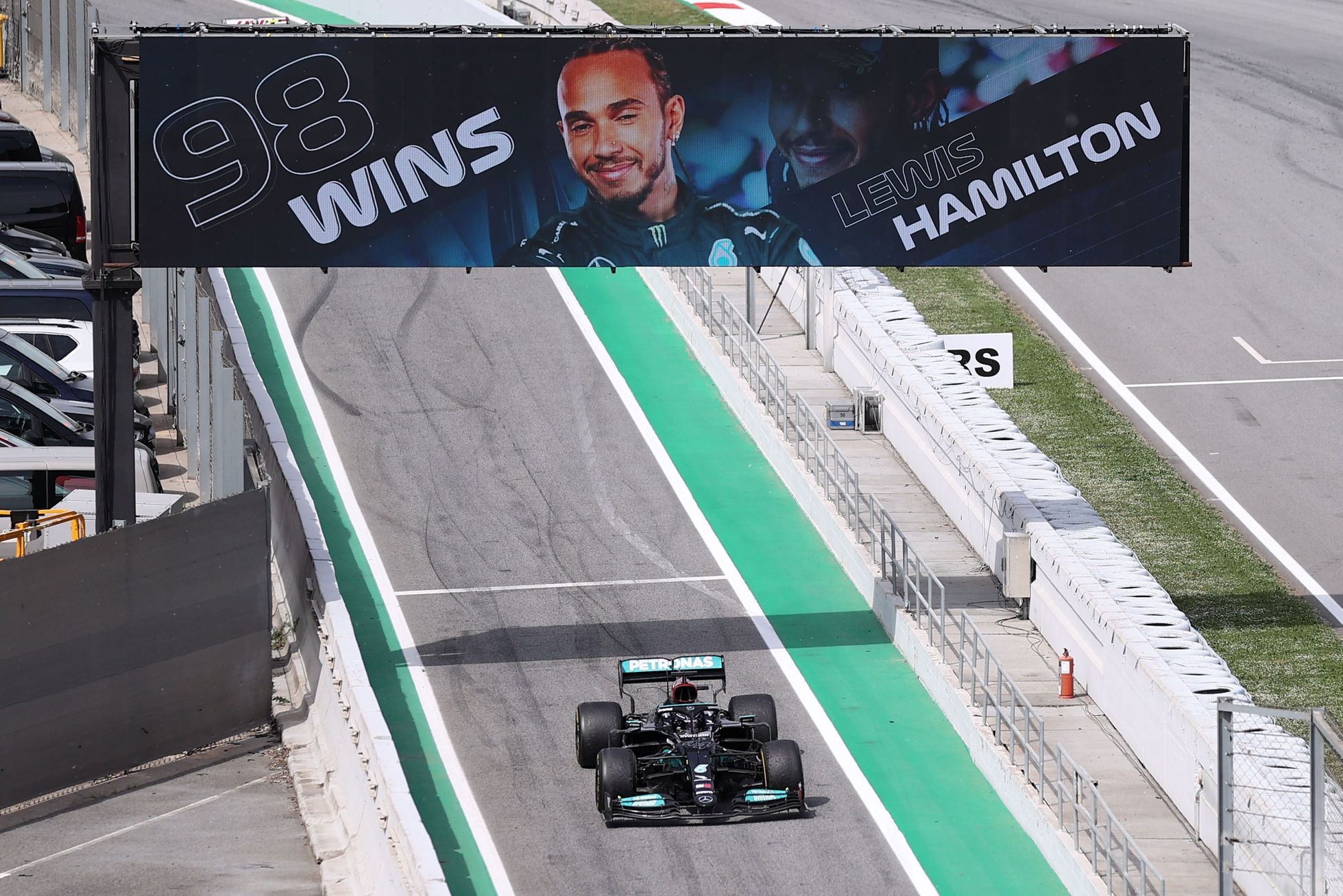 Lewis Hamilton v Mercedesu během Velké ceny Španělska 2021