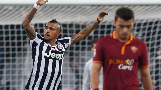 Arturo Vidal slaví svou branku, Juventus i díky němu smetl AS Řím.