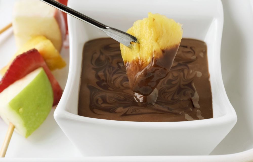 Ovocné špízy s čokoládovým fondue