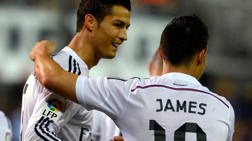 James Rodríguez a Cristiano Ronaldo slaví gól Realu
