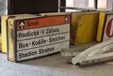 Stanici bylo potřeba úplně uzavřít. Další stanice, které se budou v dalších letech opravovat, však budou moci zůstat částečně v provozu. Oprav by se měly dočkat stanice Skalka a Dejvická.