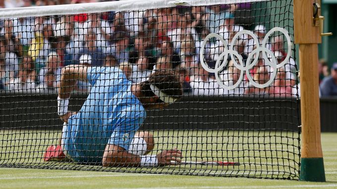 Olympiáda 2012 v Londýně byla něco jako druhý Wimbledon, tady byla účast a vášeň špiček větší. (Ilustrační foto z dvouhry mužů.)