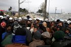 Fámy o otevření hranic vyvolaly další střety mezi uprchlíky v Idomeni na řecko-makedonské hranici