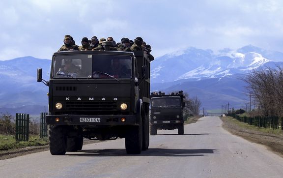 Dobrovolníci, kteří jedou na přední linii, aby se se chtějí připojit k armádě Náhorního Karabachu.