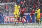 FOTO Pekhart opět bez gólu, Dortmundu přivál sníh tři body