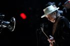 Boba Dylana proslavila hudba, má Nobelovu cenu za literaturu. Praze se představí i jako výtvarník