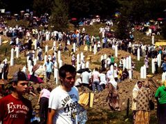 Potočarský hřbitov: místo odpočinku obětí masových vražd.