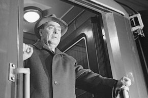 Státní dráhy za socialismu: Kšefty s šilinky a Brežněv se slabostí pro uniformy