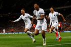 Presnel Kimpembe z Paris St Germain slaví gól v síti Manchesteru United