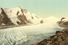 Pohled na ledovec Pasterze pod Grossglocknerem kolem roku 1890 - tedy zhruba třicet  let poté, co tam pěšky vystoupal císař František Josef.