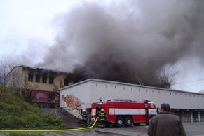 Požár bývalé vojenské jídelny v Brně