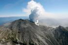 Při erupci japonské sopky Ontake zemřelo více než 30 lidí