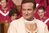2007 - Kněz je poděs. Z filmů Robina Williamse, které vznikly po roce 2000, se už jen velmi těžko vybírá zajímavější titul. Vrcholy jeho tvorby jsou mezi roky 1987 - 1997. Nabízíme tedy komedii o páru, který se hrozně moc chce vzít, a o jednom knězi (Williams), který se pokouší snížit rozvodovost opravdovou zkouškou ohněm. Opět velmi letní a oddechová záležitost.
