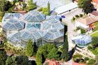 Skleníkový areál nejstarší botanické zahrady v Česku ve tvaru krystalové drúzy má připomínat zvětšené buňky a jeho autorem je architekt Pavel Vaněček.