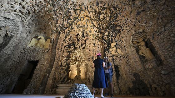 Poklad v Kroměříži. Pod omítkou zámku se skrývaly stovky ametystů