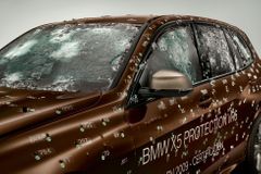 Rozstřílené BMW X5 Protection VR6.