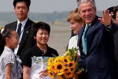 Bush obhajoval účast na olympiádě. Nechce urazit Čínu