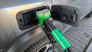 Při nákupu automobilu je spotřeba mnohdy rozhodujícím parametrem. U hybridní Dacie Bigster se ve většině jízdních situací nepřehoupne přes pět litrů.