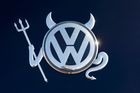 Volkswagen žaluje v USA i jeho prodejce. V Německu úřady zjistily, že jiné automobilky nepodváděly