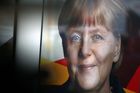 Křesťanští demokraté ukázali volební plakáty s Angelou Merkelovou.