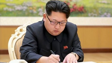 Severní Korea by mohla prodat teroristům jaderné hlavice, pokud bude v izolaci, tvrdí expert