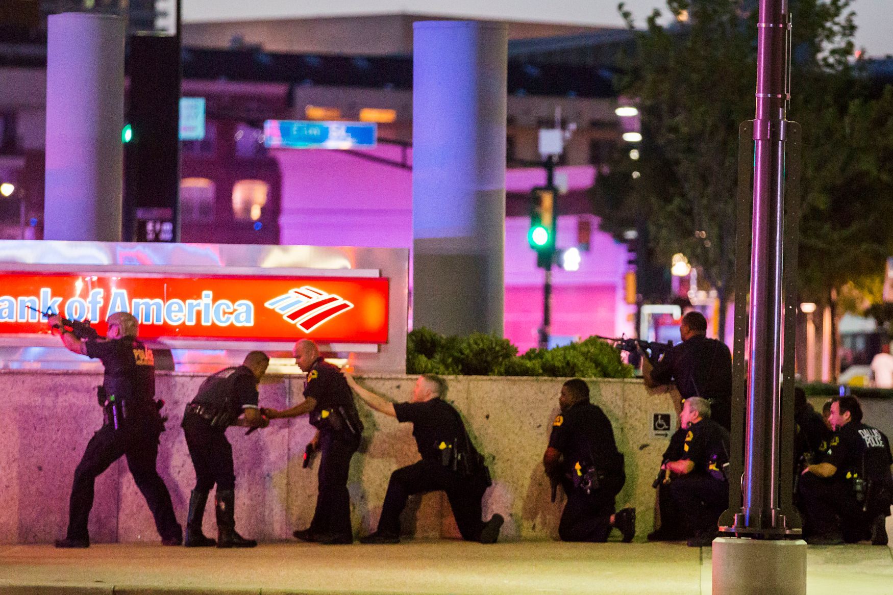 Dallas policie střelba zátah