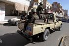 Při výbuchu nastražené bomby na jihu Jemenu zahynulo sedm vojáků, čtrnáct jich bylo zraněno