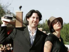 Řím: Režisér Jason Reitman se svou scénáristkou a cenou pro nejlepší film za komedii Juno