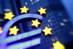 Elektrošok pro záchranu eura. Trhů se drží optimismus