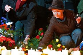 Czechs mark 20th anniversary of Velvet Revolution