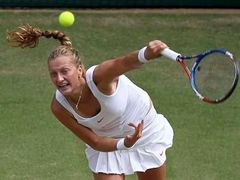 Petra Kvitová loni na Wimbledonu nestačila v semifinále na Serenu Williamsovou. 