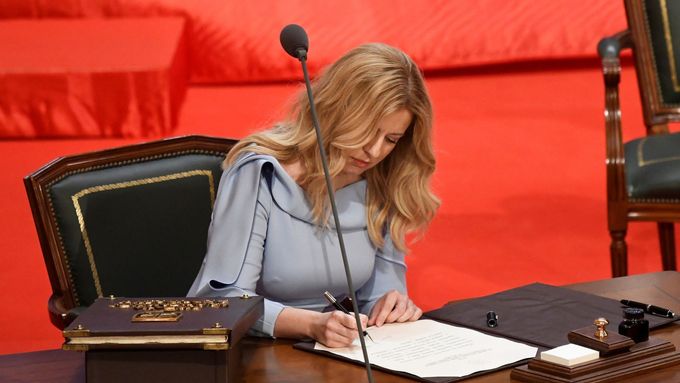 Slovensko má první ženu v čele státu, Čaputová se ujala úřadu
