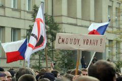 Adventní výzva varuje před fašizací české společnosti. Za den ji podepsalo přes tisíc lidí