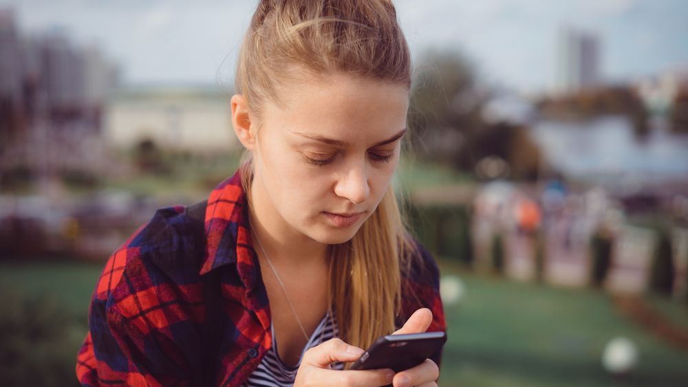 Podle průzkumu společnosti ESET v rámci iniciativy Safer Kids Online a Policie ČR má s nějakou formou zneužití dobrovolně poskytnutých intimních materiálů zkušenost každý pátý nezletilý.