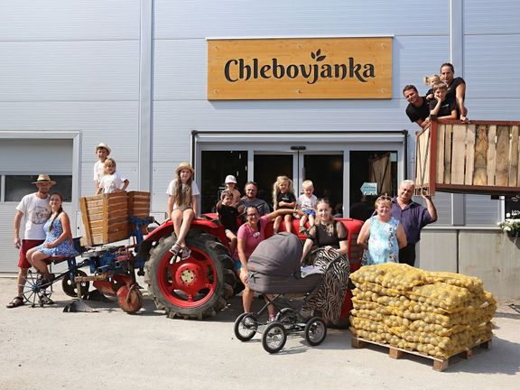 Rodina Libora Janečky z Chlebovic u Frýdku-Místku, která vyhrála letos soutěž FARMA ROKU 2025.