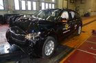 Škoda Scala ochrání dospělého lépe než velké SUV od Mercedesu, ukázaly crashtesty
