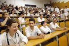 Slovensku pošleme 30 vojenských lékařů, souhlasí vláda