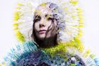Zpěvačka Björk na Instagramu oznámila, že vydá novou desku. Bude to něco jako Tinder, dodala později